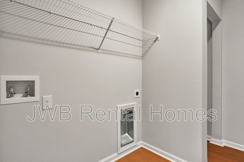 Building Photo - 6015 Dunmire Ave