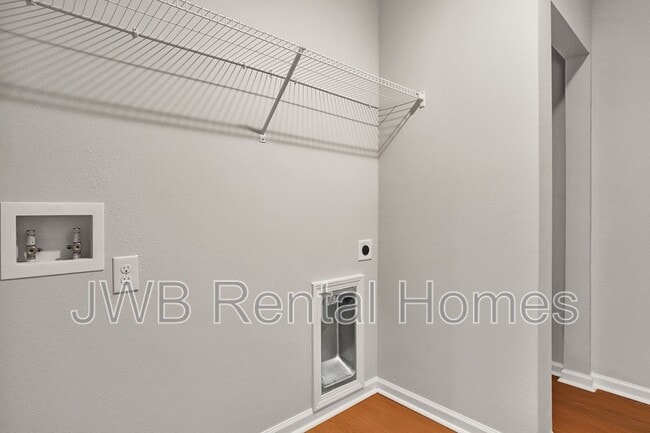 Building Photo - 6015 Dunmire Ave