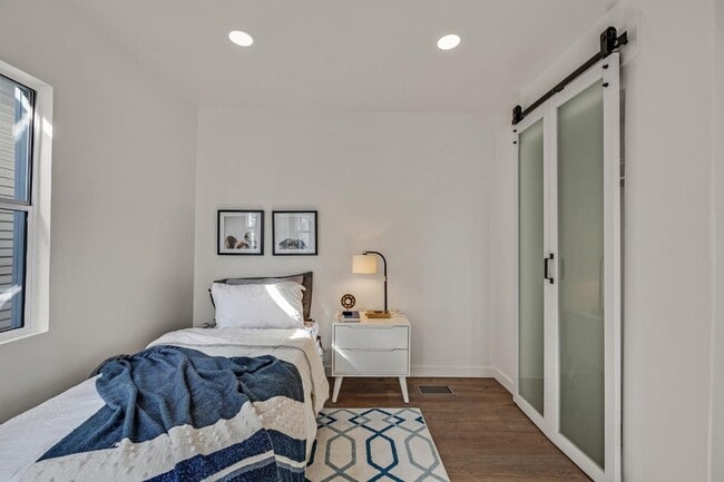 Building Photo - 4730 Melrose Ave