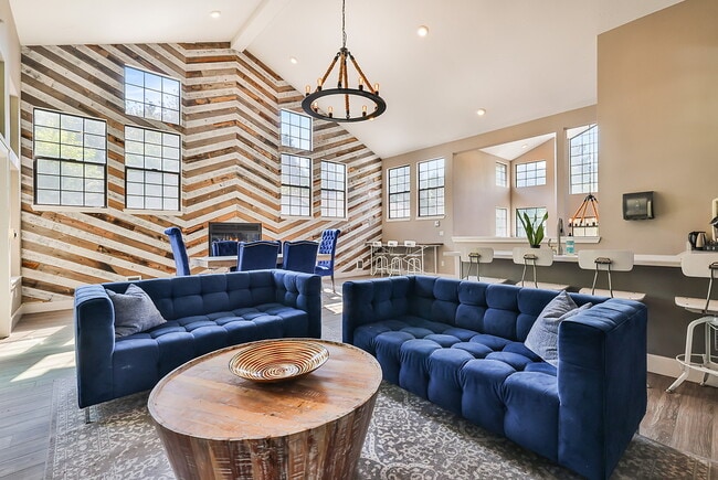 Building Photo - Emerald Ridge