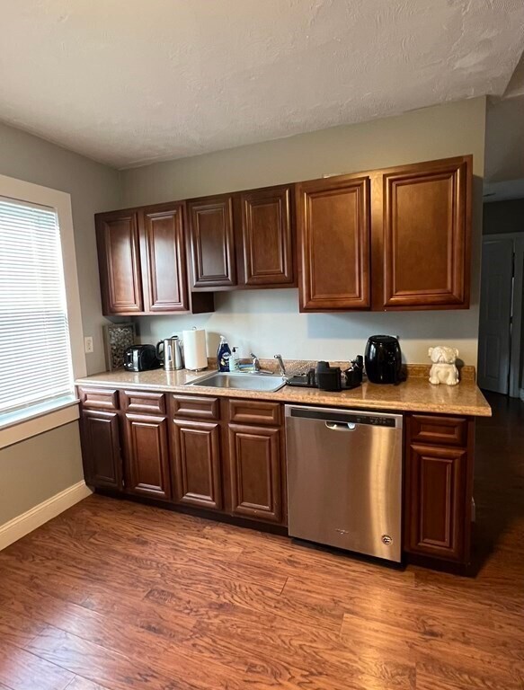 Building Photo - 28 Gordon St