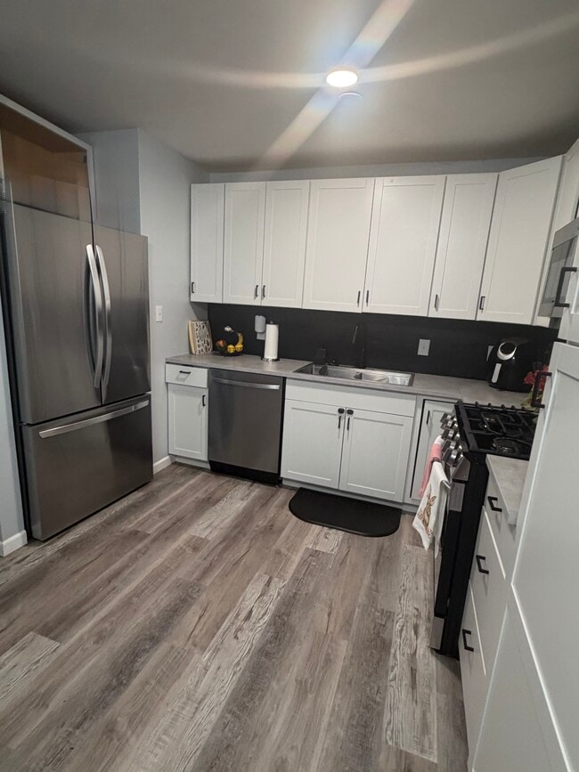 Building Photo - 654 Maple Ln