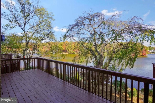 Building Photo - 2006 Lakebreeze Way