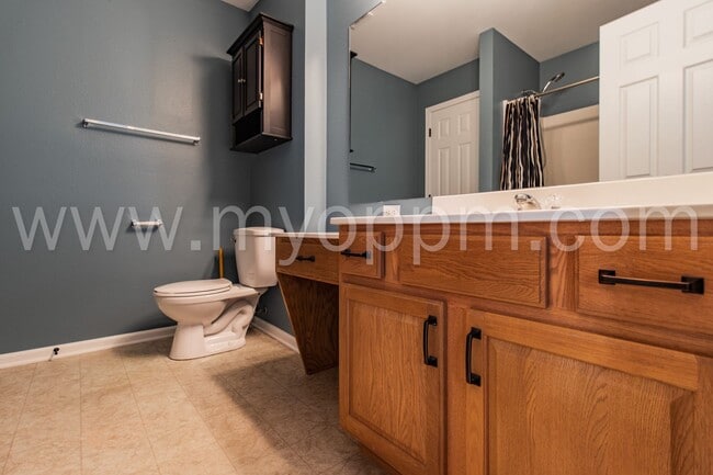 Building Photo - Stunning 3 Bedroom / 2 Bathroom Home | Mil...