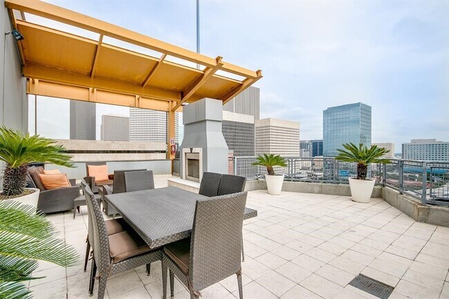 Building Photo - 2000 Bagby St