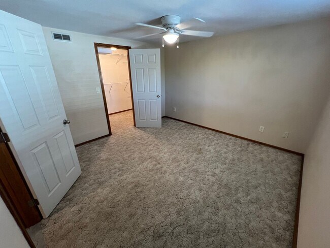 Building Photo - Spacious 3 bed/2 bath home with RV/Boat parking, shop and storage shed, a/c, deck with VIEWS and ...