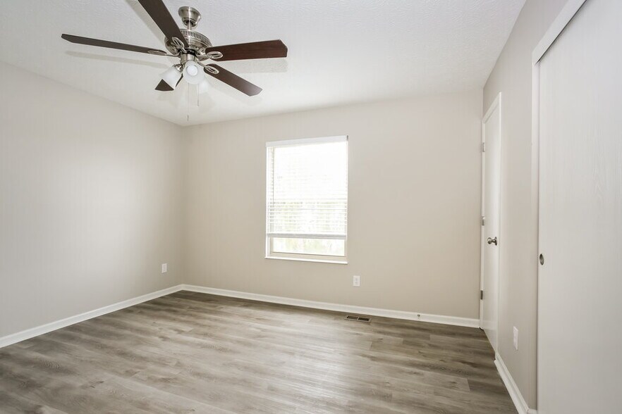 Building Photo - 5774 Oyster Bay Way