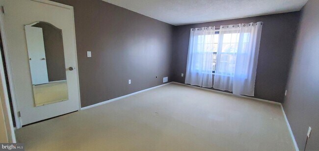 Building Photo - 18 Feiler Ct