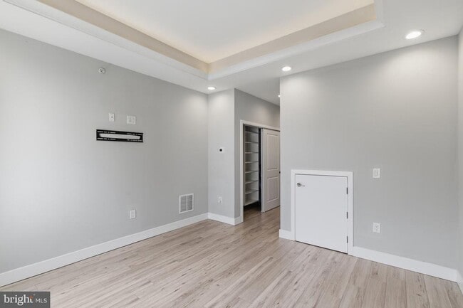 Building Photo - 1448 N Myrtlewood St