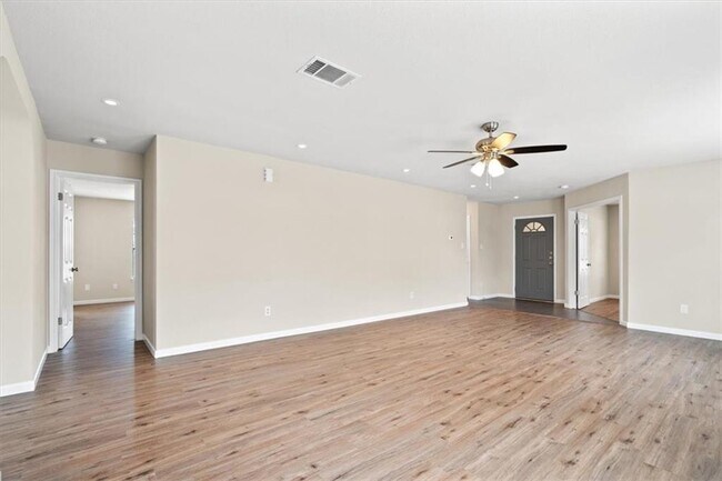 Building Photo - 3313 Settlement Dr