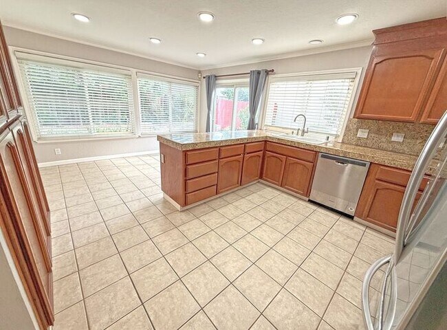 Building Photo - 1808 Loch Ness Way