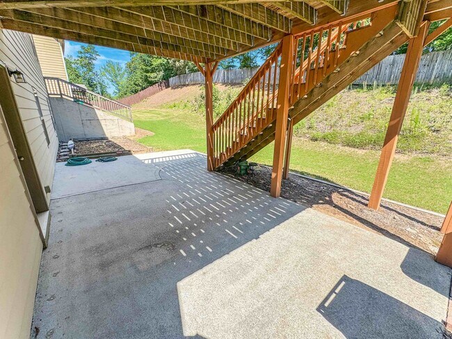 Building Photo - 6BR, 4BA, In-Law Suite