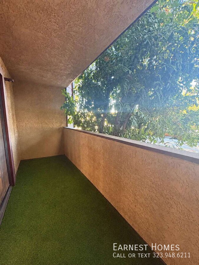Building Photo - 10220 De Soto Ave