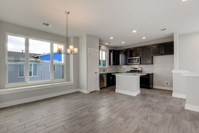 Building Photo - Gorgeous Edgewick Condo