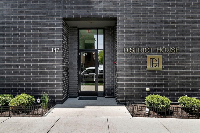 Primary Photo - 147 N Euclid Ave