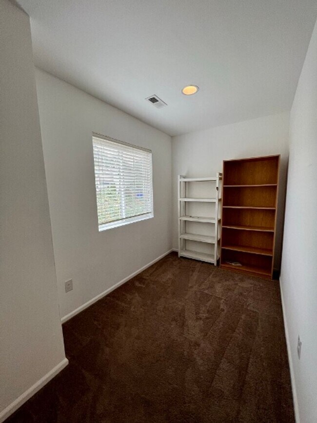 Building Photo - Tumwater 3 BD + Office Space - Move-In Special!