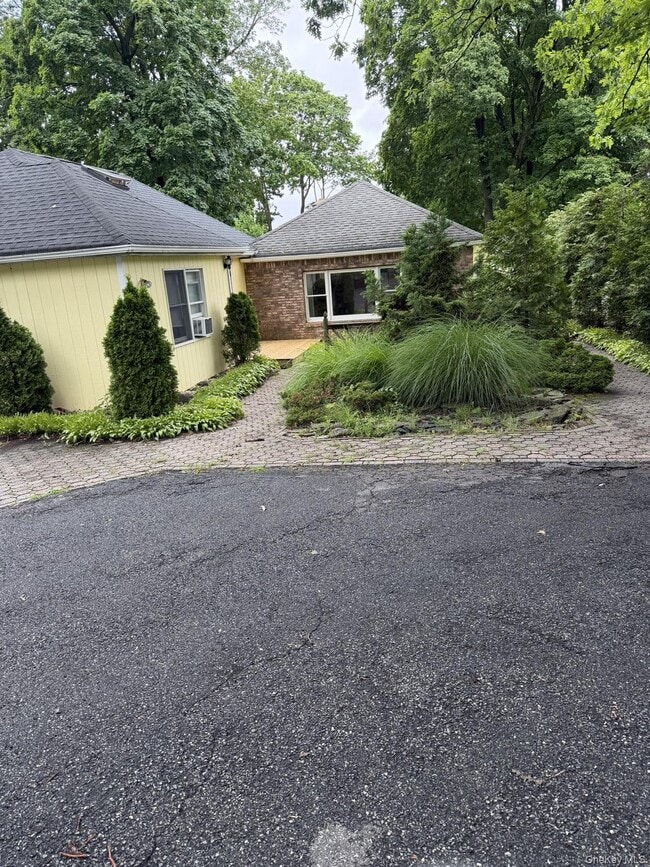 Building Photo - 45 S Middletown Rd
