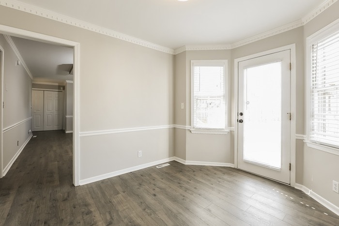 Building Photo - 602 Creek Dr