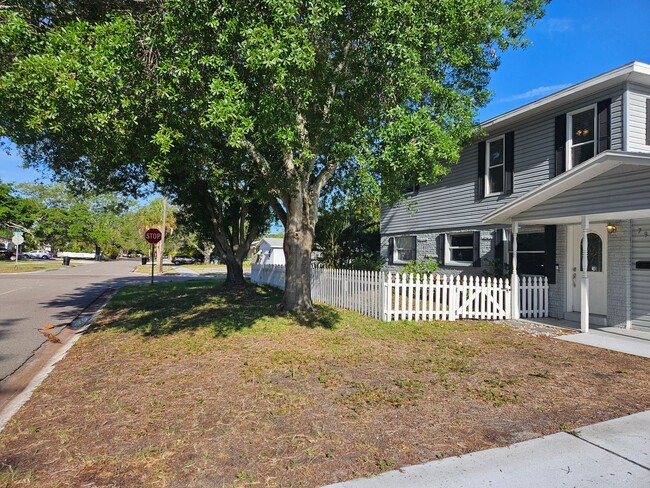 Building Photo - Stunning Jungle Terrace Oasis: Renovated 4...