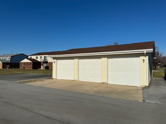 Building Photo - 1040 Camellia Dr