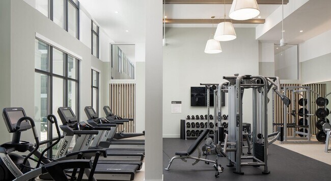 Building Photo - 6850 Foxtail Palm Wy