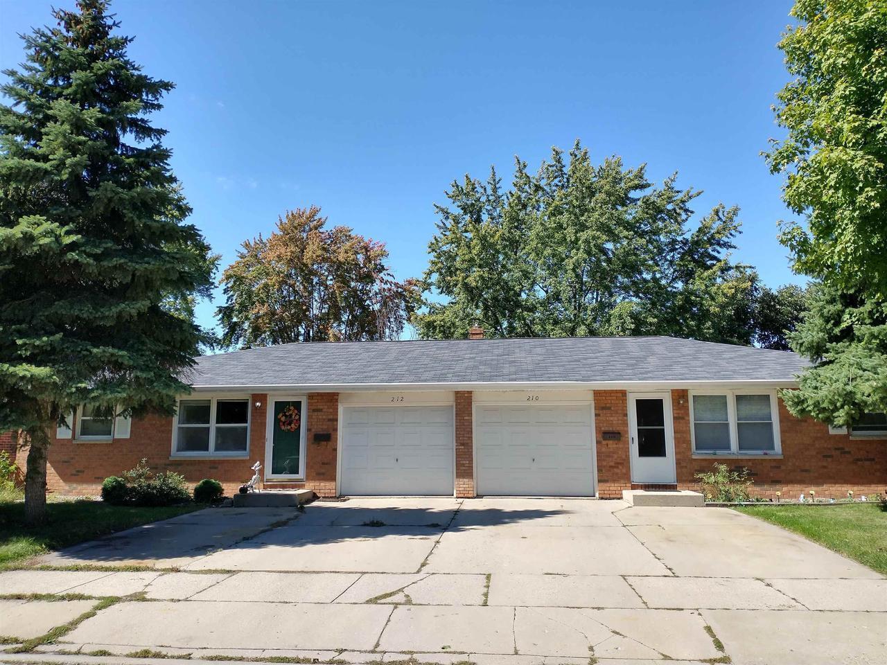 Building Photo - 210 Deschane Pl