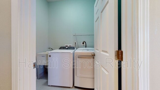 Building Photo - 254A Kuliouou Rd