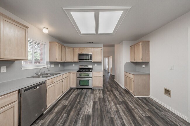 Building Photo - 1214 Hardisty Dr