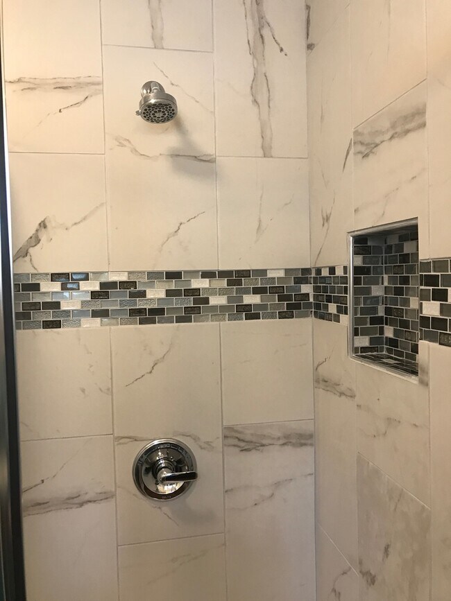 Building Photo - 2 Bedroom Renovation near the Hill