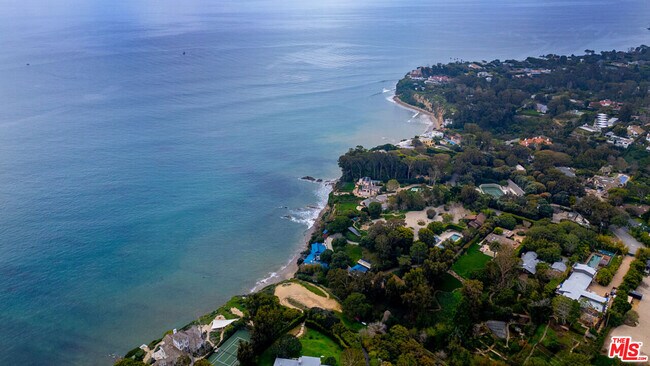 Building Photo - 6479 Kanan Dume Rd