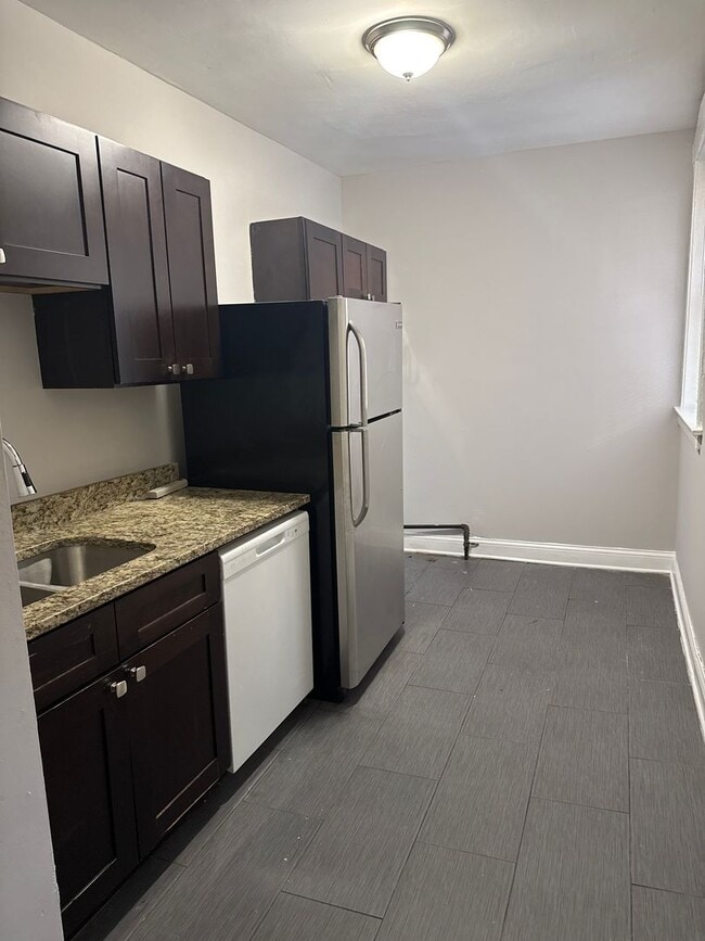 Building Photo - SPACIOUS 2 BEDROOM APARTMENTS FOR $1,650.00
