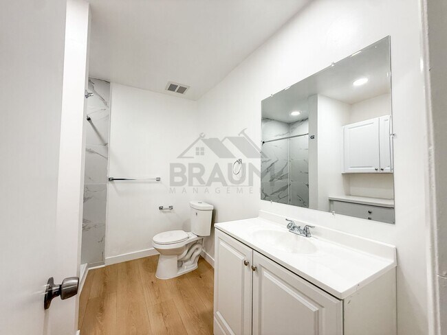 Building Photo - 6041 Whitsett Ave
