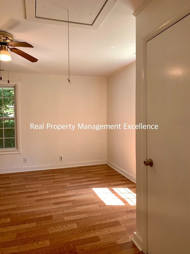 Building Photo - Historical Home, 2 Bed, In Downtown Wake Forest, Available Now!