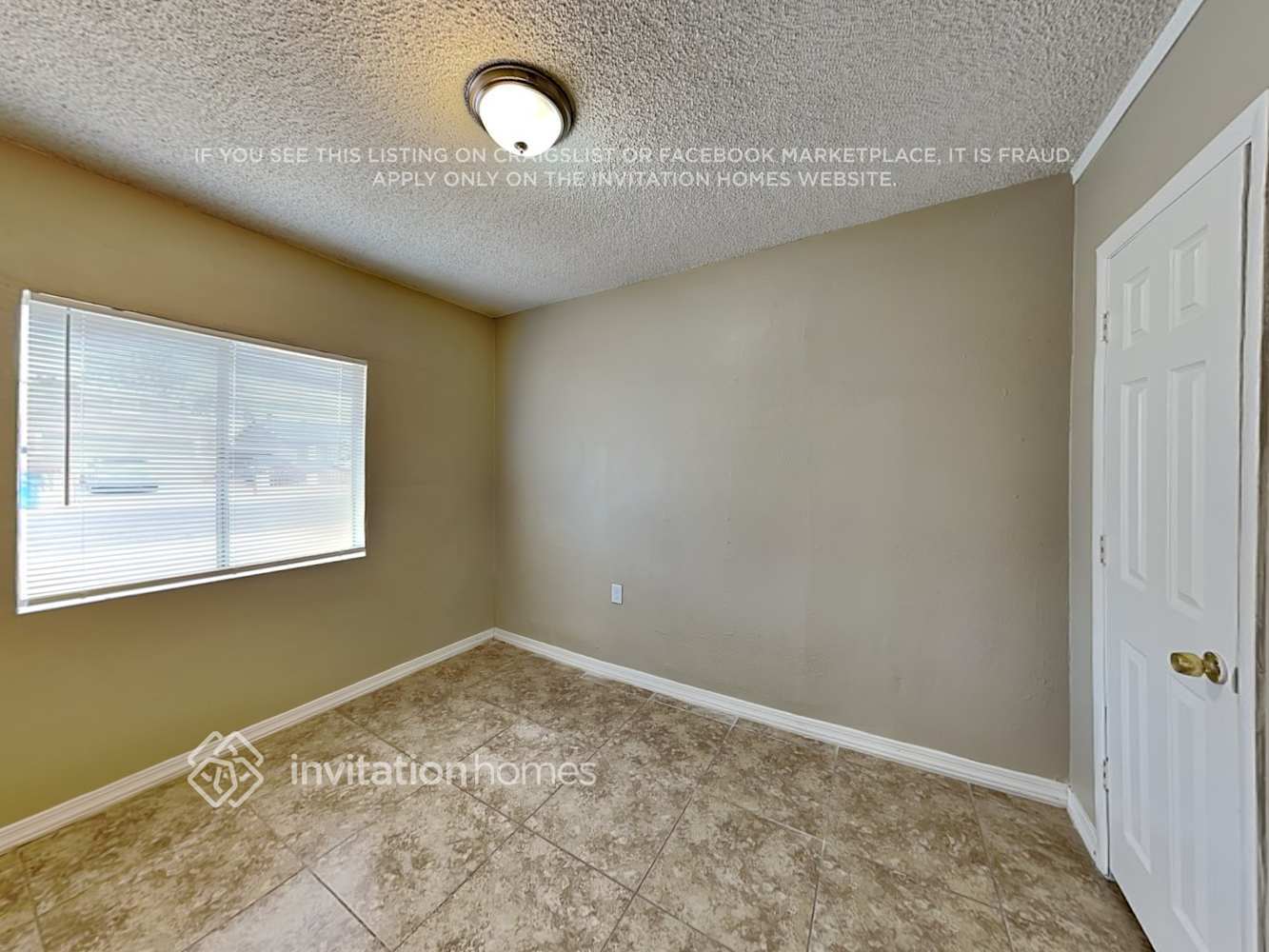 Building Photo - 8527 W Vale Dr