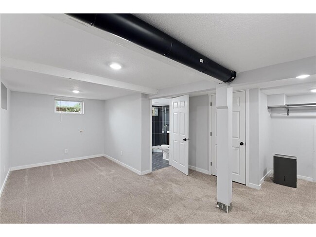 Building Photo - 4556 Island View Dr