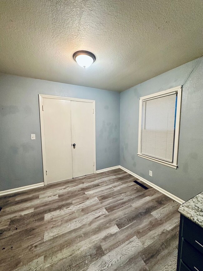 Building Photo - 4215-4217 E 54th St