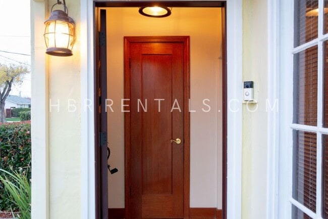 Building Photo - Charming Single-Story Home in the Heart of...