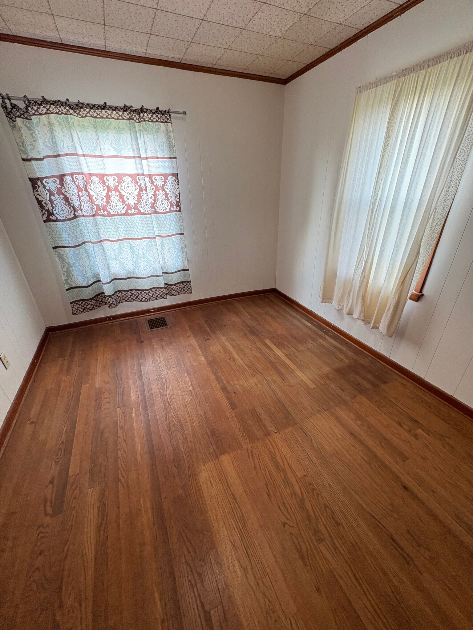 First floor bedroom/office - 6455 Lithopolis Rd