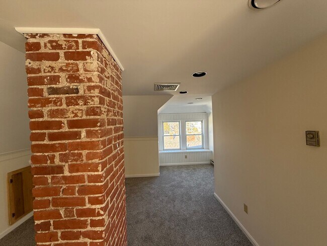 Building Photo - 40 Lincoln Ave