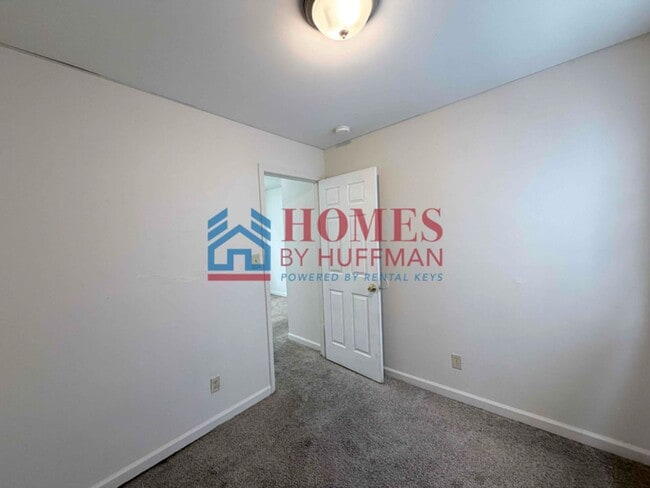 Building Photo - Two Bedroom House | Deposit Special $500