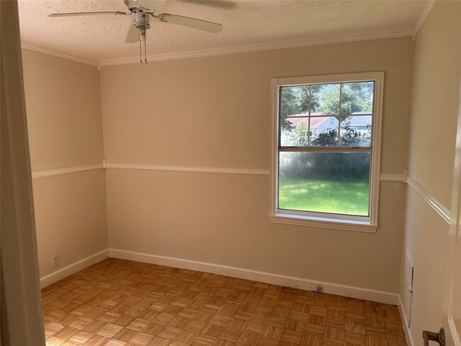 Building Photo - 9301 Chesterfield Dr
