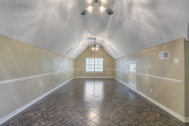 Building Photo - 10819 Lake Windcrest Blvd