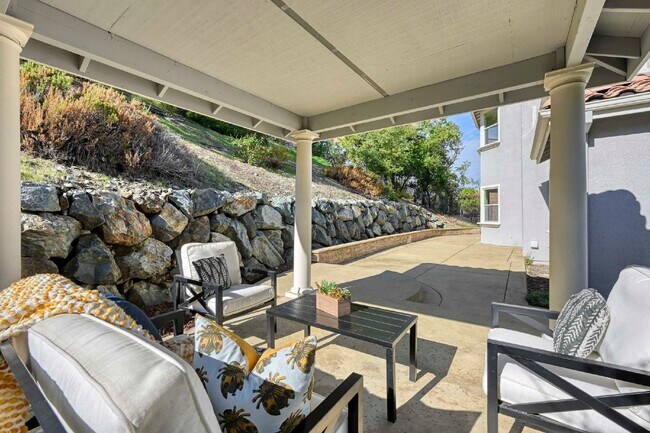 Building Photo - Beautiful home in Serrano. Must See!