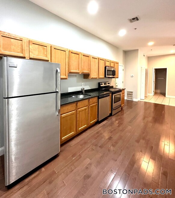 Building Photo - 26 Portland St