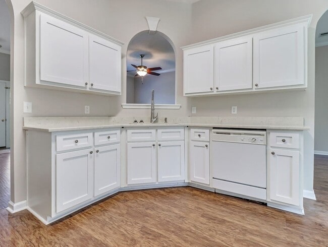 Building Photo - 4 Bed/2 Bathroom Home in Richmond Place