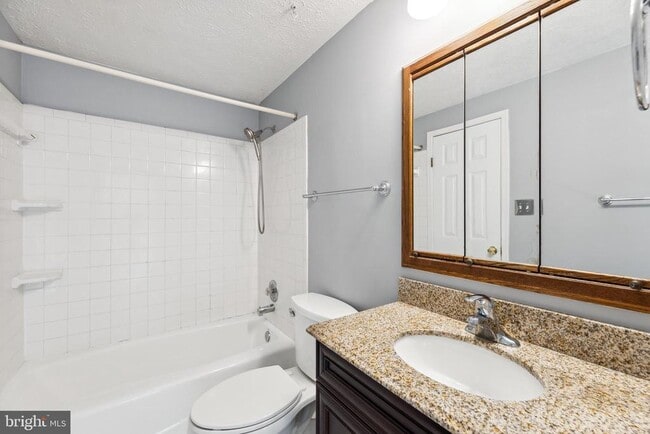 Building Photo - 15023 Oak Crest Ct