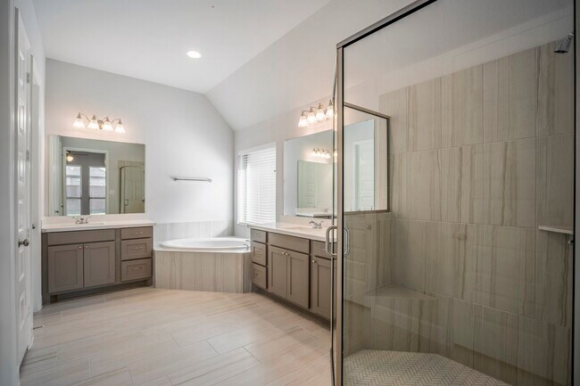 Building Photo - 7845 Charter Hill Dr