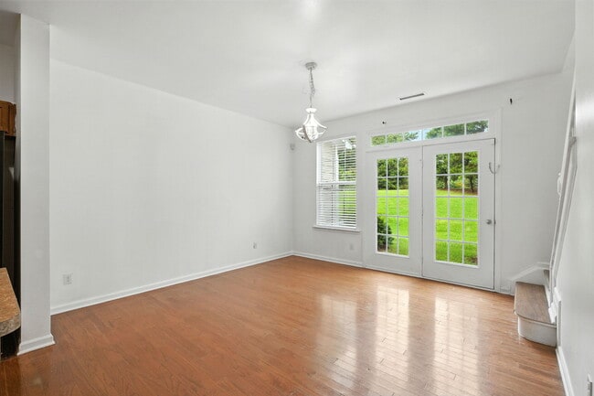 Building Photo - 132 Point Comfort Ln