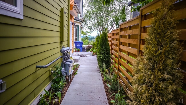 Building Photo - 2215 E John St