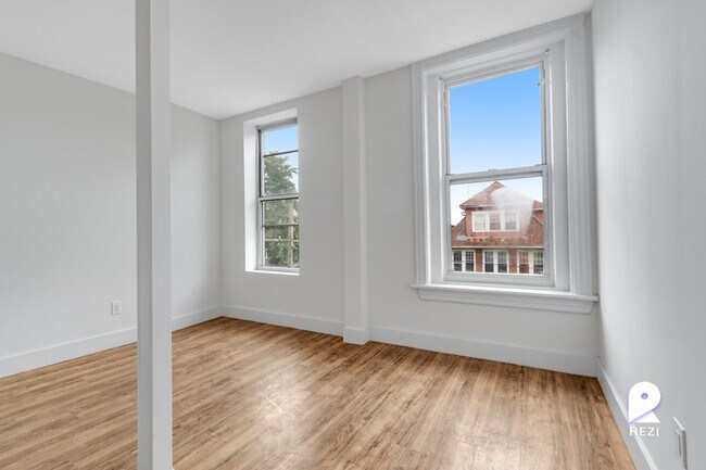 Building Photo - 737 E 219th St